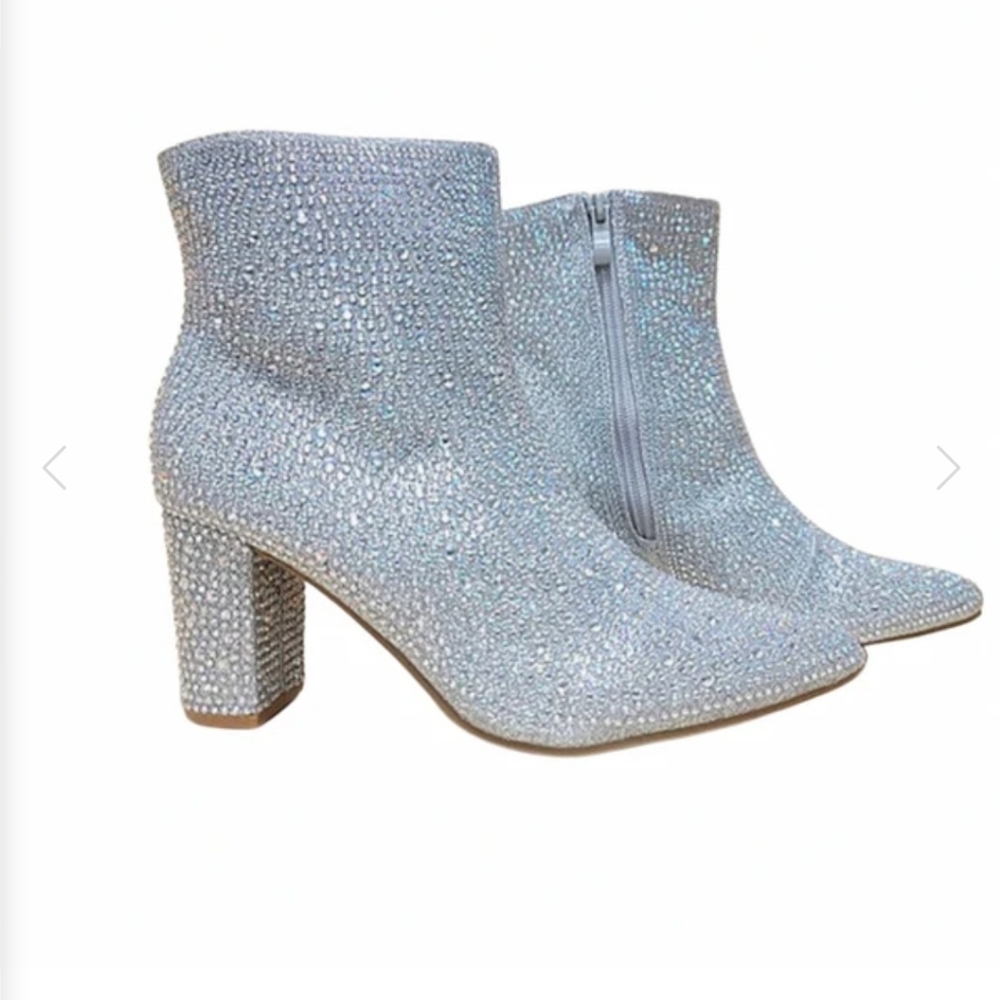 📣 Forever Blinged Out 🔥 Silver Pointed Toe Booties 👢 Zip Size 7 NWOTags 😍
